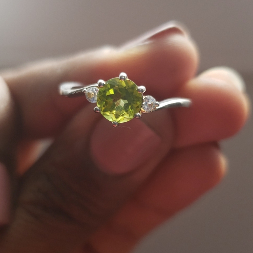 Peridot & White Topaz Ring